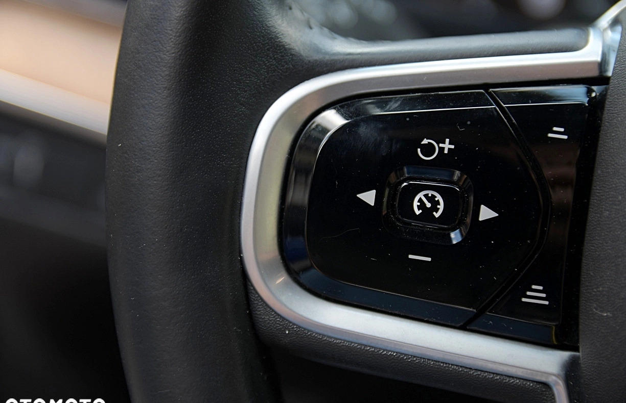 Volvo XC 90 cena 209900 przebieg: 94000, rok produkcji 2019 z Włoszczowa małe 781
